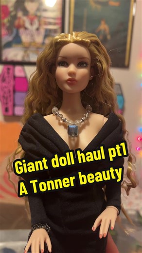 Giant doll haul part 1! Let’s unbox a beautiful Tonner doll and try to find something that will fit her in my Gene doll outfits. #tonnerdolls #genedoll #dollhaul #dollcollector #pt1