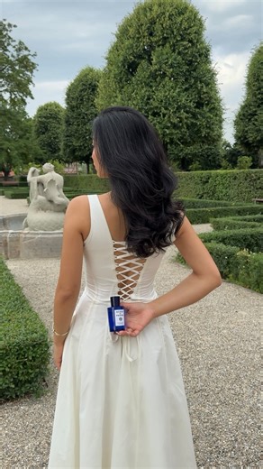 Thanya Wong on Instagram: "Anzeige | Like stepping into a Mediterranean daydream – the new Fico di Amalfi La Riserva Eau de Parfum by @acquadiparma crafted from a two-month maceration process and with enduring sillage and longevity 🍊🍋🌊 #AcquadiParma #VibrantSophistication"