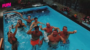 Pour ce BBQ PARTY FUN Radio, on était chez Stéphane et Stéphanie du côté de La Hulpe et c'était le feu!! On a ramené tout ce qu'il faut pour faire un barbecue : la viande, un DJ Party FUN mais surtout, la bière grâce à notre partenaire la bière RDV Beer 😍 Toi aussi tu veux qu'on vienne faire la fête chez toi ? Alors envoie BBQ au 6322 c'est 1€/sms ☀️ | Fun Radio