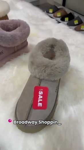 Originals UGG Australia Classic - Broadway shopping centre