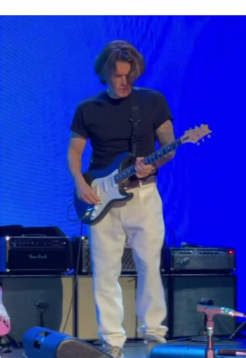 Last Train Home - Live at the Hollywood Palladium (February 9, 2022) Throwback to the Sob Rock era! He was using a PRS Silver Sky Faded Black Tee Satin, still as a prototype. In fact this was the very first time he was seen using it live. John’s amp setup was a Two-Rock John Mayer Signature amp, the Dumble Steel String Singer serial 004 and a Fender Bandmaster, all feeding cabs loaded with EV speakers. Cabs were mic’ed with Shure SM7B mics. The overdrive pedals he had were a TS10, Klon Centaur a