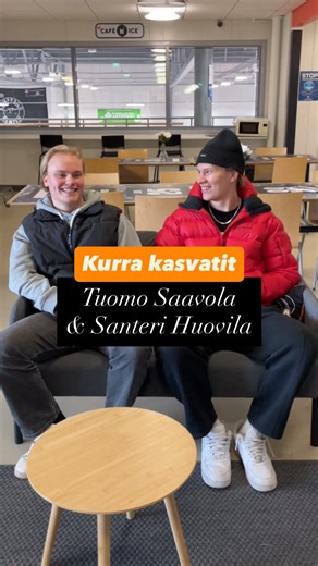 Liigan pistepörssin johdossa oleva Kurra kasvatti Santeri Huovila ja lokakuussa Kiekko-Espoon riveissä liigadebyyttinsä tehnyt Kurra kasvatti Tuomo Saavola piipahtivat alkuviikosta hallilla! ☝🏻🔥 Kurra onnittelee saavutuksista ja toivottaa tsempit loppukauteen! 🤝🏼 #kurrakasvatti #Liiga #santerihuovila #tuomosaavola #kurrahockey | Kurra Hockey ry