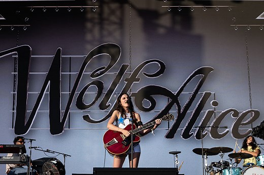 Wolf Alice Kicks Off The Clearing Tour with 25-Song Setlist