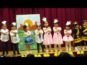 親愛こども園・平成３０年３月未満児お遊戯会、ゆりB組「おおかみと七匹の子やぎ」