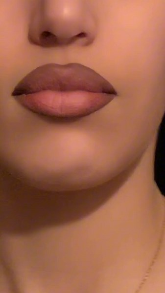 Lip Liner Tutorial: Overlined Lips Fail