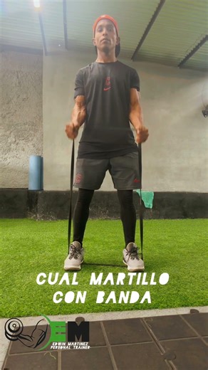 Curl de biceps con banda. controla ambas fases del movimiento. #biceps