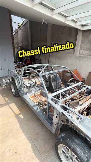 Chassi tubular pronto! Mais uma grande etapa do projeto concluída! 🐎🔥 Depois de muito corte, solda, reforço e trabalho na garagem, chegou a hora de mostrar o resultado. Ferrugem removida, primer epóxi aplicado e a base do nosso Mustang GT500 1967 finalizada! 🔧🏁 O sonho vai ganhando forma… agora bora para as próximas etapas! #ProjetoMustang #MustangGT500 #ChassiTubular #ReplicaMustang #FusionV6