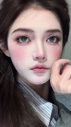 Elegant Everyday Look: Light-Skinned Cold Sister's Makeup Routine for Commuting