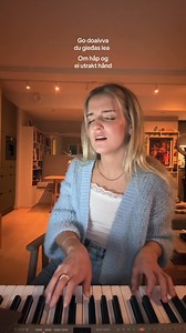 Nordnorsk julesalme - Vuonagiid juovlasálbma 🩵🥹 #samisk #sámi #sang | Ellinor Halvari