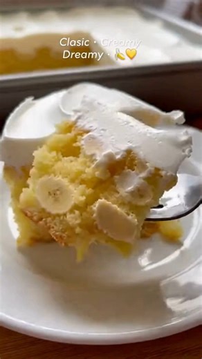 4-Ingredient Banana Pudding Cool Whip Southern Poke Cake Classic Southern Banana Pudding Cool Whip Dream Poke Cake Bliss Ingredients: 1 box vanilla or yellow cake mix (prepared according to package directions) 1 tub Cool Whip, thawed (8 oz) | Easy Recipes