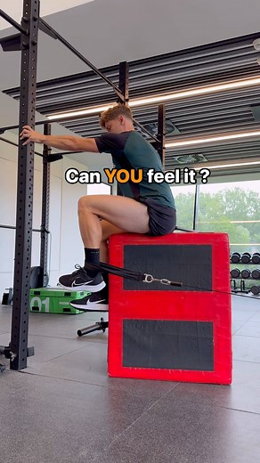 Tim Janssen | Rehab Specialist on Instagram: "The Iliopsoas muscle is the biggest driving force of the hip. And ONE of the biggest propulsive muscles for High Speed Running 🏃🏽 🏃🏽 🏃🏽 ⚡️ Most force of the Iliopsoas muscle in Running is required at toe off position. Making it interesting to strengthen this muscle at Toe off position. In my experience this doesn’t only make you stronger, but also teaches you when ( during running) it’s useful to put po