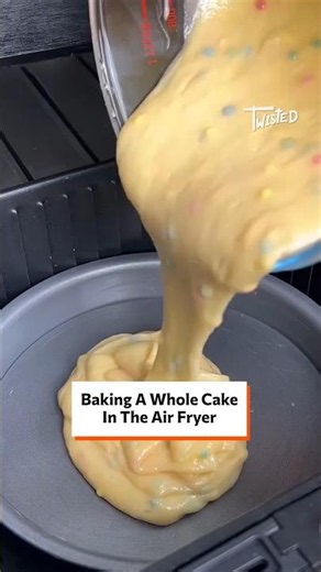 Baking A Whole Cake In The Air Fryer 🎂 #foodhacks #airfryerrecipes #bakinghacks