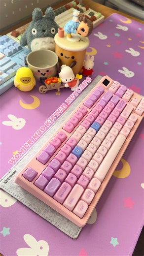 these glossy mao profile keycaps line that @Womier Keyboard is consistently putting out has got to be one of my faves! 💕😍🐱 i’m not even a cat person & i need this set in every color 🤭😍💕✨ ft. womier sk80 pro with 2 layers of tape mod