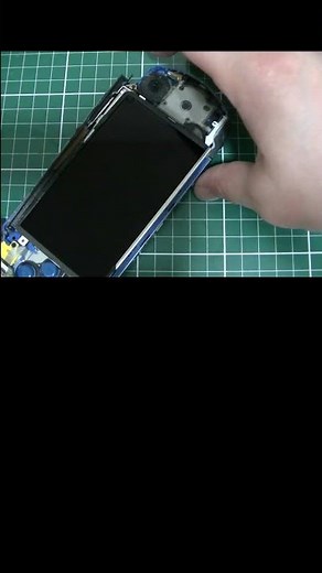液晶に横線が入ったPSP3000｜分解して液晶交換とUMD整備