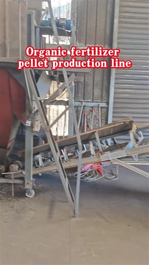 The organic fertilizer granule production line adopts an integrated process of pre-treatment and granulation, which is suitable for various organic raw materials such as chicken manure, cow manure, straw, etc. It is equipped with a turning machine, crusher, granulator, drying and cooling system, and automatic packaging, realizing the automation of the entire process of raw material collection, fermentation, crushing, mixing, granulation, drying, screening, and packaging. The annual production ca