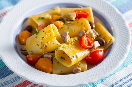 Pasta con tonno fresco e pomodorini