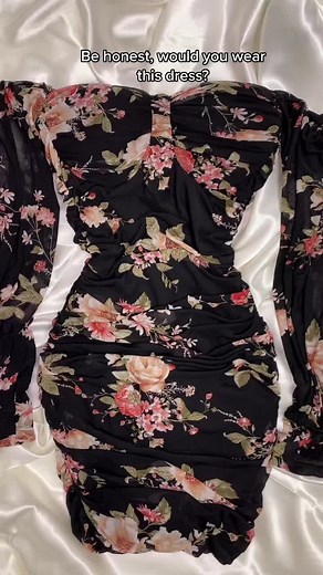 It’s giving vintage florals 😭🤚I’m obsessed #bustierhaul #lacecorset #corsetdress #thephoto #valentinesday2022 #xyzbca #fypシ #localorders
