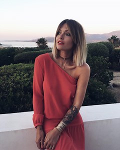 La frange rideau, une coiffure à adopter d’urgence !