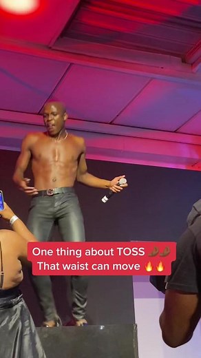 One thing about @indabakabani 🤩 he can move his waist for the GAWDS🤌🏾🤌🏾🤌🏾 What a #YCONIC night we had at Studio992 in collaboration with #vnjball #Umlando #Toss #Amapiano #amapianodance #yfm #yfmradio #fyp #southafricatiktok #southafrica #dance #dancer #music