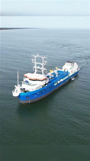 **URSA usuwa łachę przy wejściu do portu Nowy Świat** 🚤💨 Pogłębiarka w akcji na Mierzei Wiślanej!