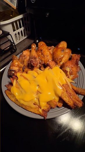 EASY WINGSTOP COPYCAT | HOMEMADE WINGS & CHEESE FRIES | OLD BAY HONEY WINGS | RICOS CHEESE FRIES
