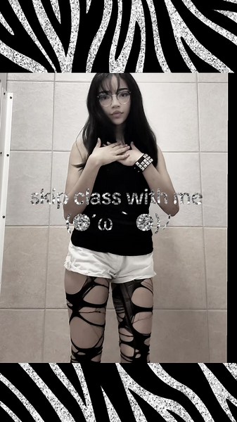 Little diff color scheme for this one I lowk didn't have to go since er had a sub don't skip class guys #dance #cosplay #zebraprint #alt #emo