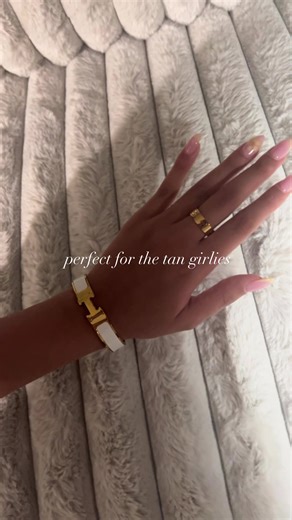 Captivating Jewelry Business Showcase