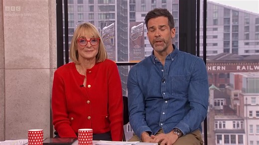 Supplement sales are up, but are they worth it? Dr Oscar reveals the truth. 💊 To watch this with subtitles go to BBC iPlayer and search for Morning Live from 18/02/2026. | BBC Morning Live