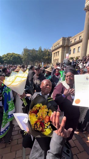 To our BASA Treasurer @Win , mahlohonolo ke ao ngwaneso!🥳🔥🔥🎓🇱🇸 No one does it like a Witsie!🔥 #basa #witsuniversity #mzansitiktok #lesothotiktok🇱🇸🇱🇸🇱🇸 #basotho