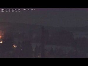 Živý pohled na čapí hnízdo na komíně ve Chvalči u Trutnova