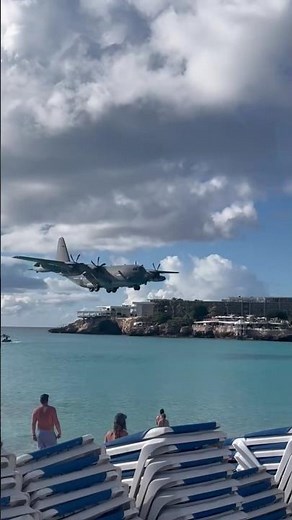 World Craziest Airport Landing Sint Maarten | Jet Passes Just Feet Above Tourists at Maho Beach