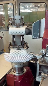 Assembling a Browns Brushware tanker brush.