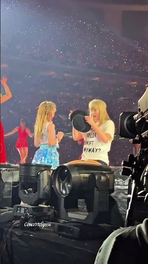 Little Girl Stole the Stage at Taylor Swift’s Show 😍💃#taylorswift #shorts