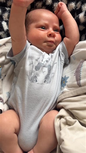 458K views · 19K reactions | Why are newborn stretches the cutest thing ever?! #fblifestyle #cutebaby #newbornbaby | Gwynyth | Facebook