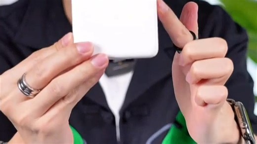 新款苹果笔记本：性能卓越，设计精美，轻薄便携，适用广泛