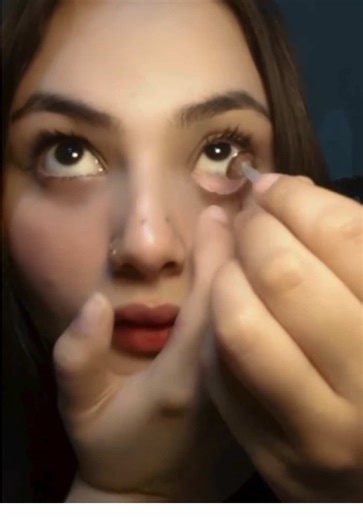 how to apply eye lenses #creatorsearchinsights #foryoupage #contactlenses #fypシ゚viral #fyp