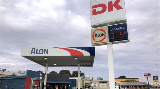 El Paso 7-Elevens rebranded DK stores by Tennessee oil-refining company