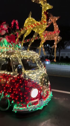 this years christmas parade was on point #folkslaggin #fyp #vwbus #christmas #fypシ