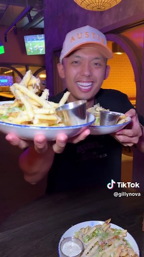 ✨🚨The BEST BAR on Rainey street in Austin, without a doubt! Electric Shuffle is always a vibe 💐☕️✨ Check out their NEW Shuffle Social which includes an open bar, food and shuffleboarding! 📍✨Electric Shuffle @electricshuffleusa 91 Red River St STE 102 Austin, Texas 78701 ⏰Hours of Operation: Monday-Thursday 11AM - 12AM Friday 11AM-2AM Saturday 10AM-2AM Sunday 10AM-12AM Happy Hour 3pm-6pm #electricshuffleaustin #downtownaustinfood #whattodoinaustin #electricmarg #electricmargarita #electricshuf