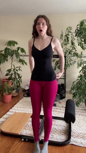 hip transformation and lower body growth 🥰 muscle can drastically change the shape of your hips width, size and roundness. Growing your quads can help gain more mass and width to the lower hips🫶 #athomeworkout #dreambody #postpartumjourney #glutegrowth #bodytransformation