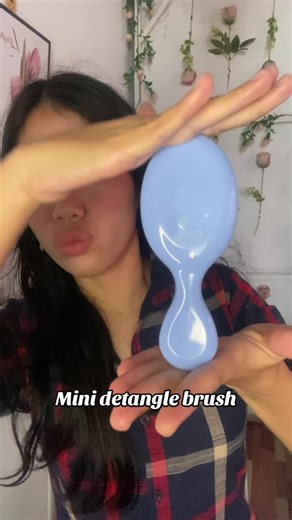Mini Detangle Brush from Wet Brush for Effortless Styling