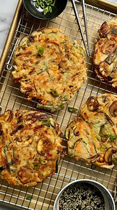 Crispy Korean veggie pancakes loaded with flavour 😋 Who’s grabbing the dipping sauce first? 👀 | Flavour Network