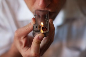 Light up with a pipe that’s made to make smoking simple