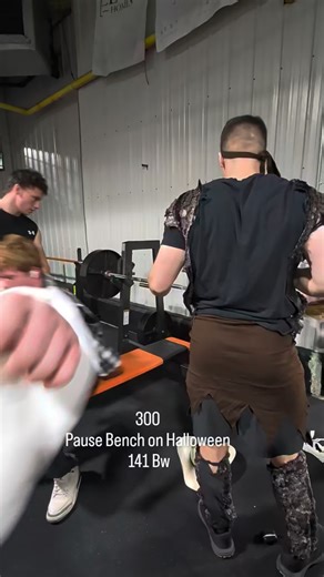 20 reactions | 300 pause bench on Halloween @sarahadams6187 @adams_powerlifting @nathankolst @davenportpowerlifting @izzymalc @andrea1.0.1 | Sean Murray | Facebook