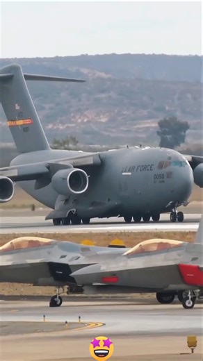The C-17 Globemaster takes off magnificently #c17 #usaf #pilot #takeoff #us