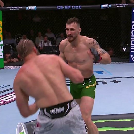 NASTY QUESTION MARK KICK 🤬 #ufc