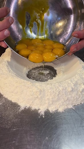 Pasta Cooking Process: Fresh Clams and Green Sauce