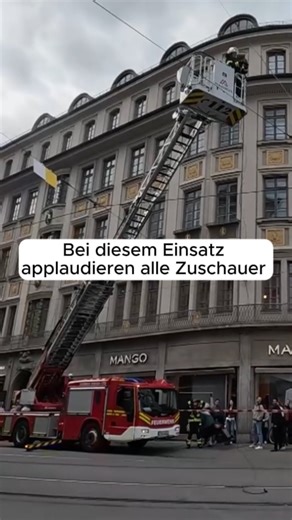 Einsatz mit begeistertem Publikum👀👀👀 🚒 Feuerwache 3 - Alarm in München ➡ Donnerstags um 21:15 Uhr auf #DMAX #Feuerwehr #Feuerwehreinsatz #München | DMAX
