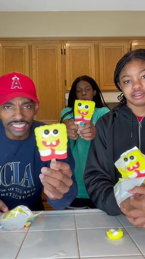 Trying to find the perfect spongebob popsicle! 😤❄️ @brenttelevision check out his page for more spongebob videos!