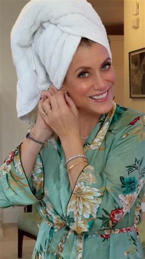 It’s giving… thanks ❤️ Autumn for Autumn 💇‍♀️ Hair Color - @TracyCunningham1 Hair Styling - @TedGibson Makeup - @SergioWastaken Shirt & Jacket - @EmiMess_Official | Kate Walsh